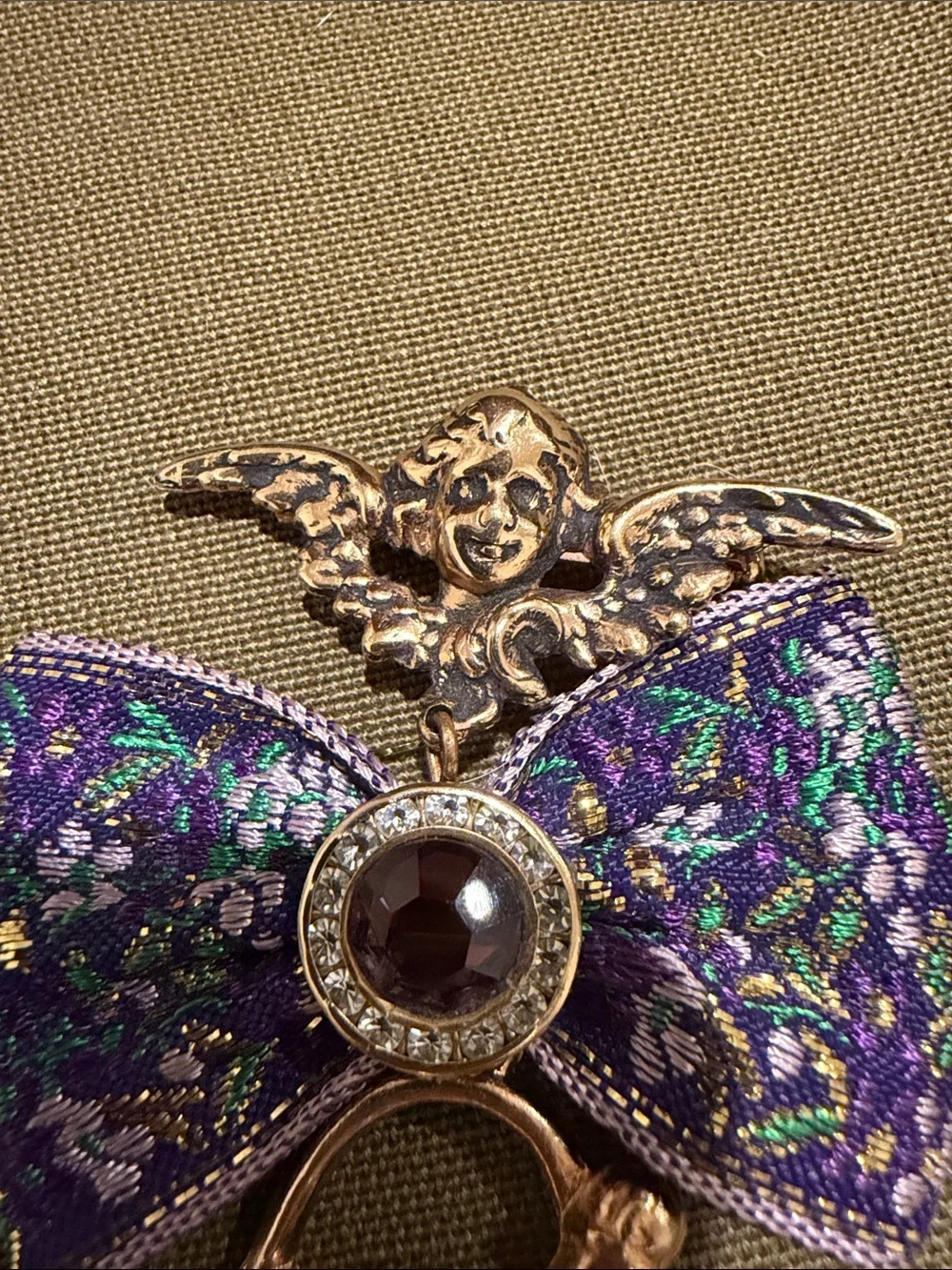 VTG Gold-Tone Cherub Bow Brooch with Purple Gem and Crystal Bucket 3 inches